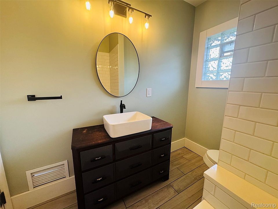 20504 Prairie St, photo 23