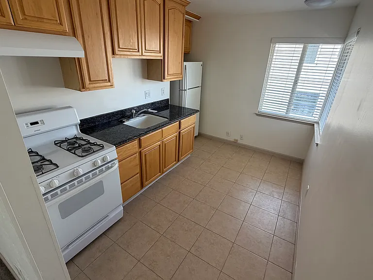 860 W Taylor St #B — Photo 11