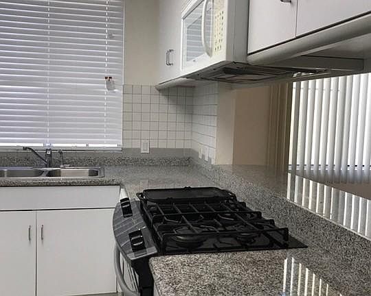 3rd image of 211 S Poinsettia Pl APT 5