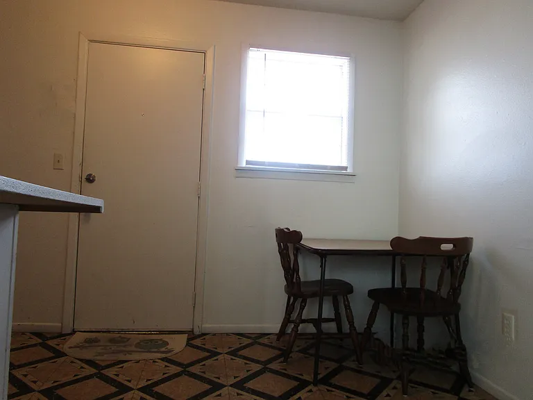 200 W 7th St #B — Photo 4