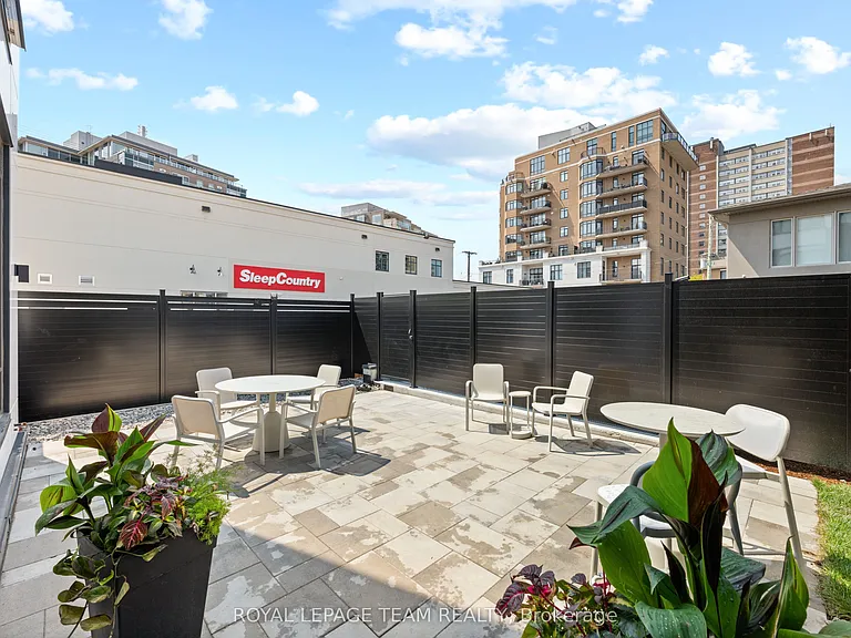 398 Roosevelt Ave #406 — Photo 3