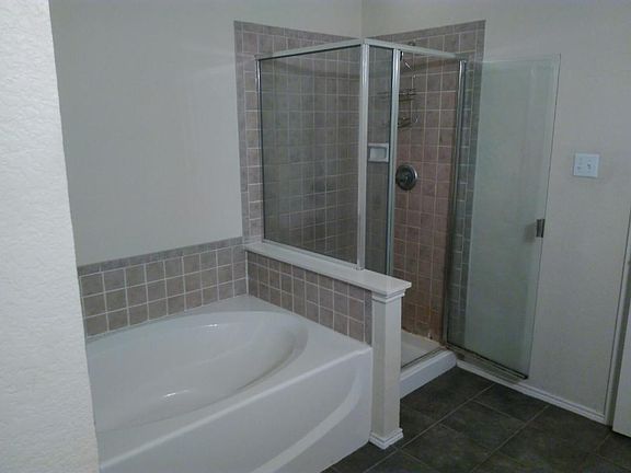 5th image of 2063 Silverado Dr
