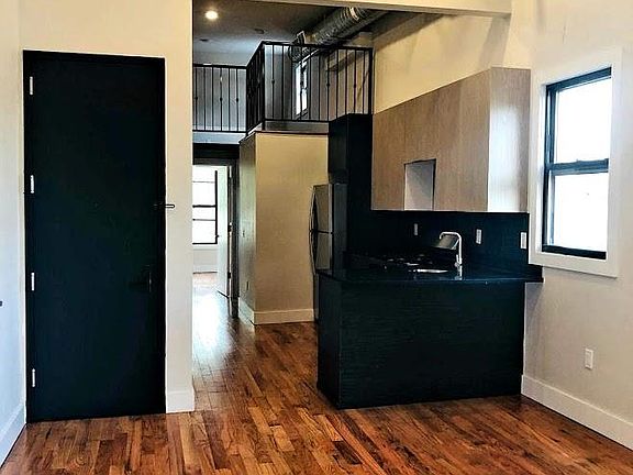 3rd image of 152 Boyd Ave APT 2P