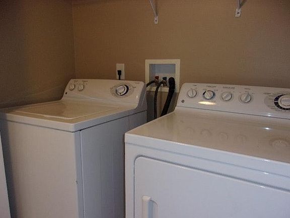 3rd image of 418 Bouchelle Dr APT 204