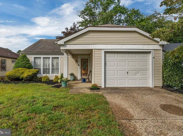 17 Dunstable Rd, Southampton, NJ 08088