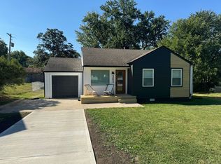 505 NW Holly Ln, Lees Summit, MO 64086