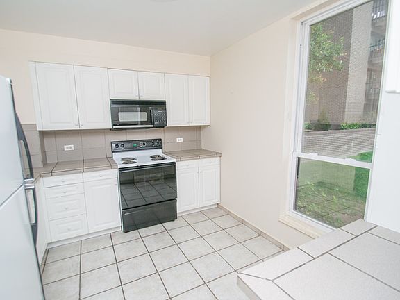 3rd image of 480 S Marion Pkwy APT 101A