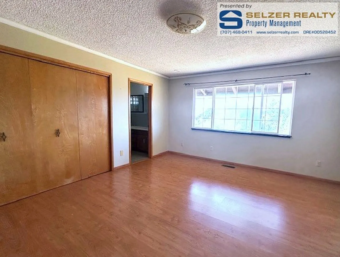 Unique 3 bd. ridgetop home w/ inground pool & amazing view! — Photo 4