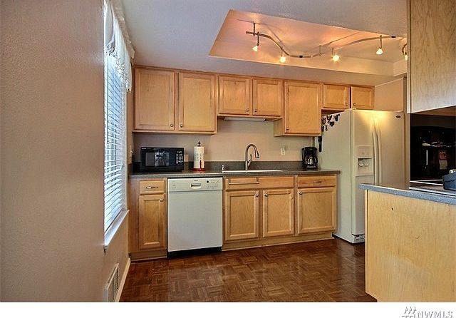 2nd image of 4737 W Lake Sammamish Parkway Se #A-207