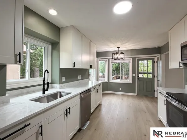 15208 Pasadena Ave, Omaha, NE 68144