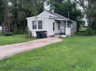 910 E Camden Ave, Omaha, NE 68110