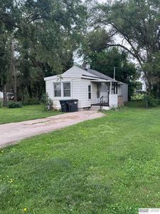 910 E Camden Ave, Omaha, NE, 68110