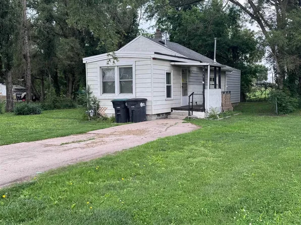 910 E Camden Ave, Omaha, NE 68110