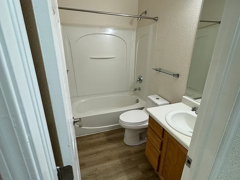 2262 Golden Gate Grv — Photo 10