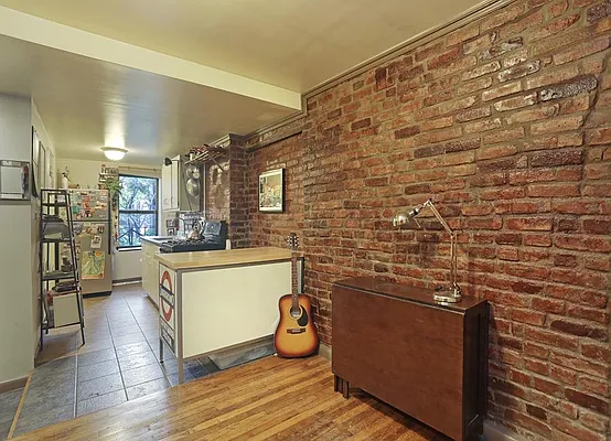 Rented by Warburg | media 30