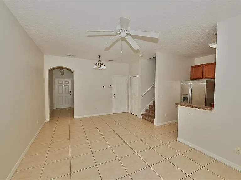 2730 Retreat View Cir — Photo 5