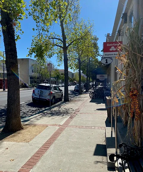 124 W H St — Photo 3