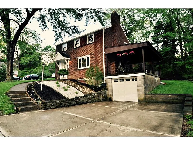 124 Park Pl photo 1