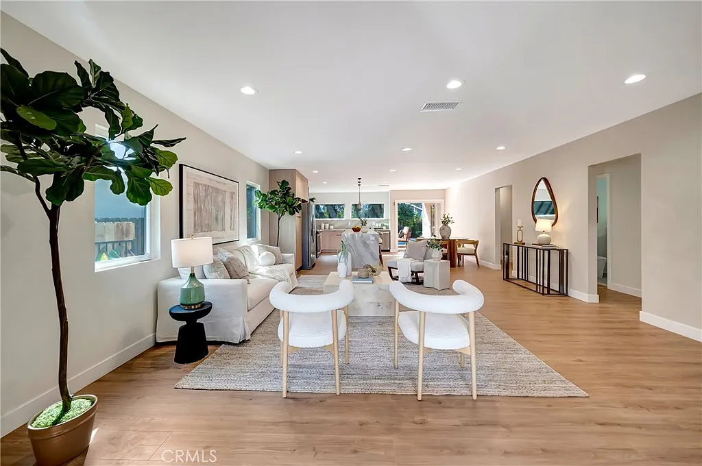 4 bed, 2250 sqft, $8,000 — Photo 3