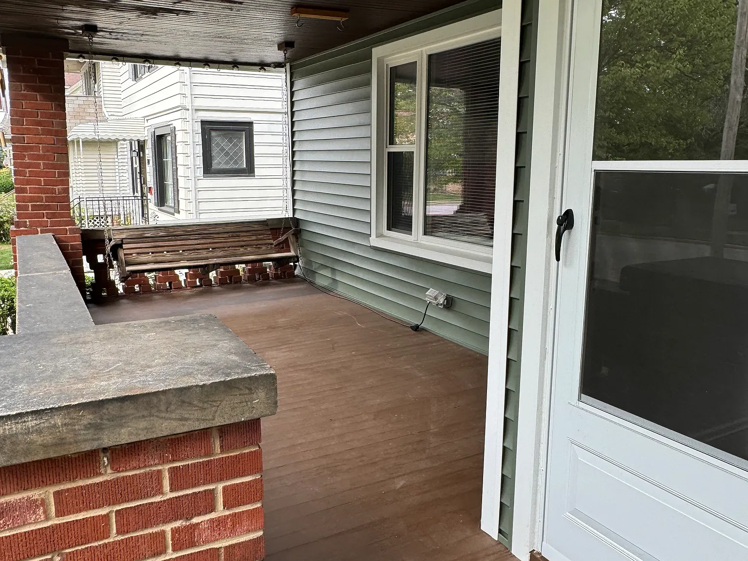 2 bed, 1050 sqft, $1,900 — Photo 2