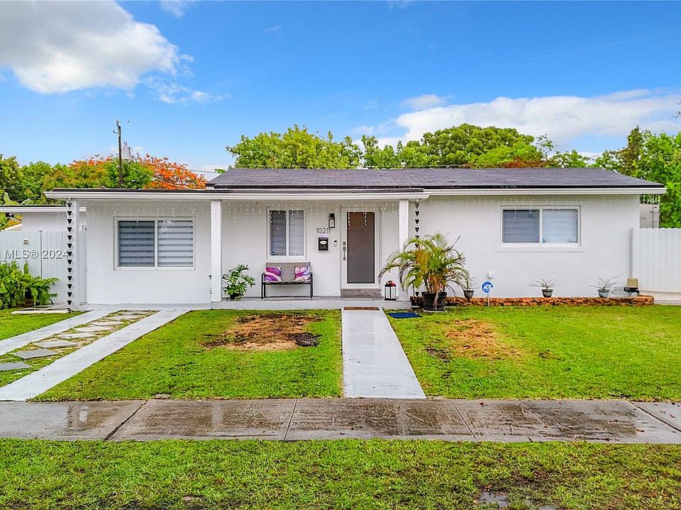 1st image of 10211 Martinique Dr