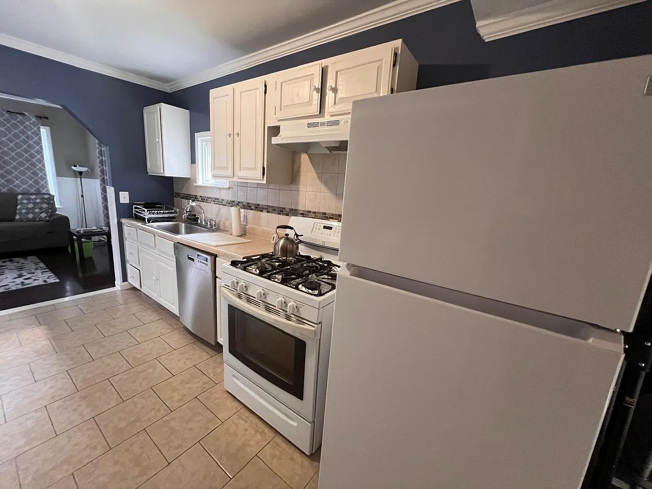 5888 Glenis Street - 1 — Photo 3