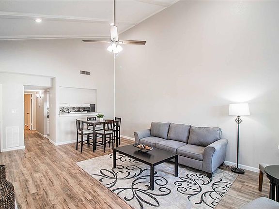 4th image of 742 Sceptre Cir
