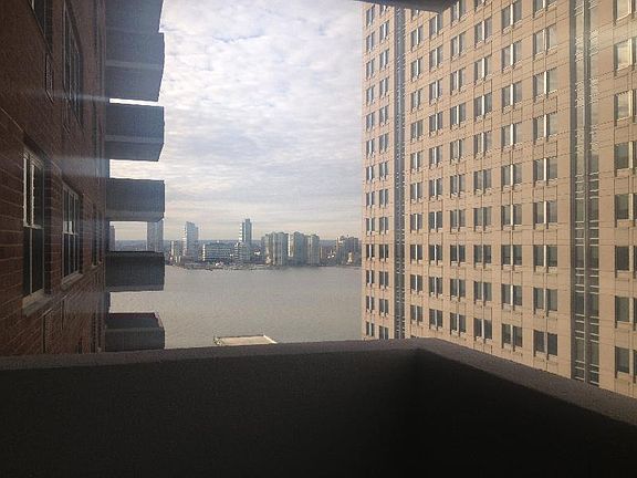 3rd image of 25 Hudson St #2