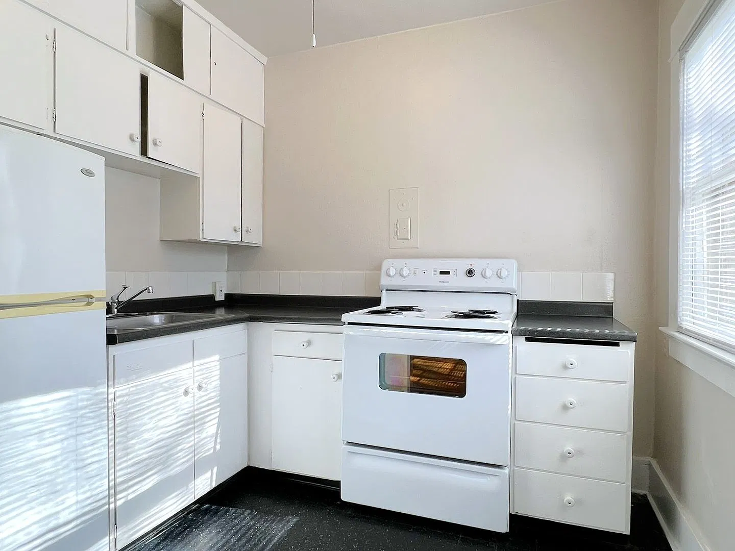 634 - Whitestone — Photo 4
