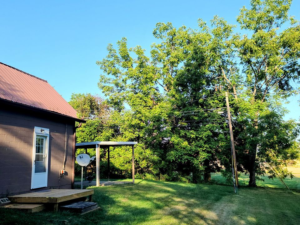 Side of building, Pavillion in rear