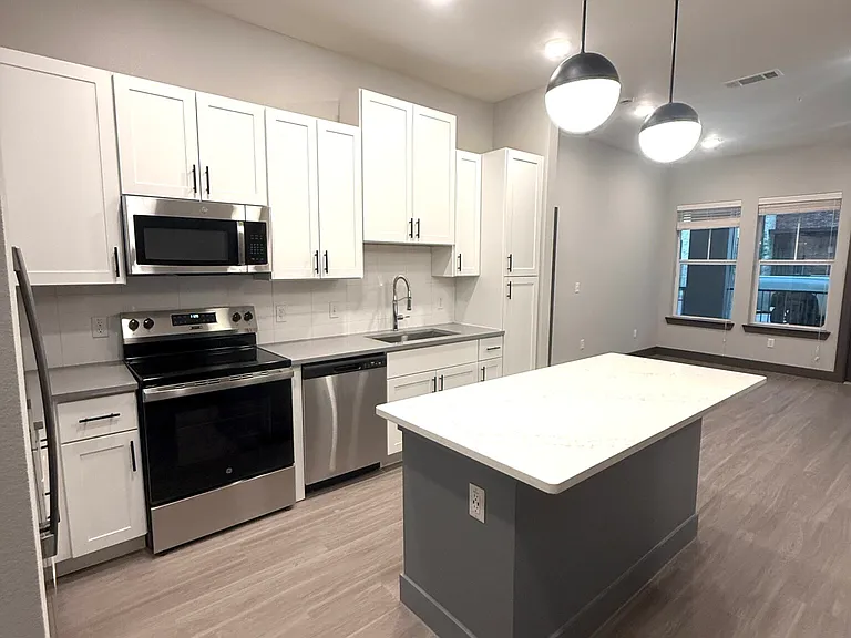 400 W 5th St #4312 — Photo 1