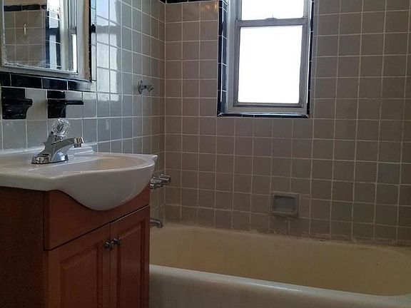 5th image of 3857 Kings Hwy APT 5H