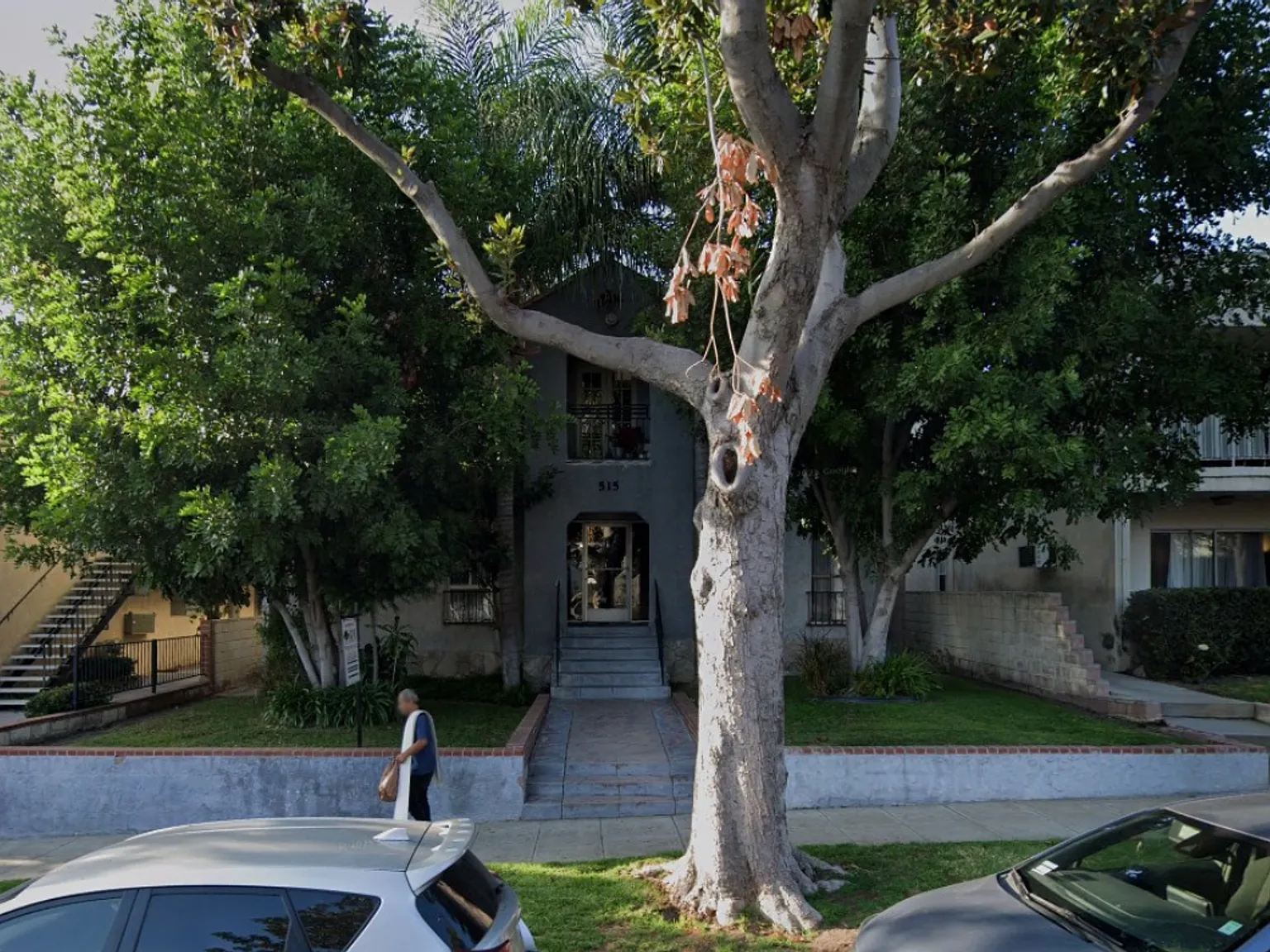 515 E Valencia Ave — Photo 3