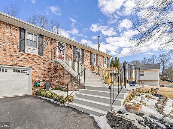 3rd image of 7043 Westmoreland Dr