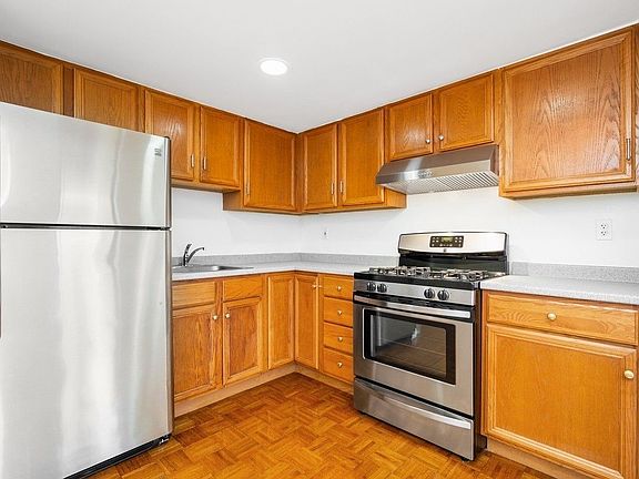 4th image of 71 E 118th St