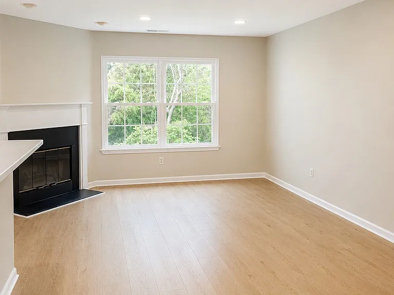 90 Bayberry Ct — Photo 3