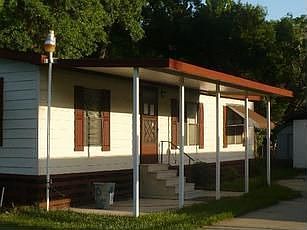2nd image of 425 2nd St
