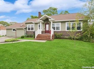 6 Costello Ave, Bay Shore, NY 11706