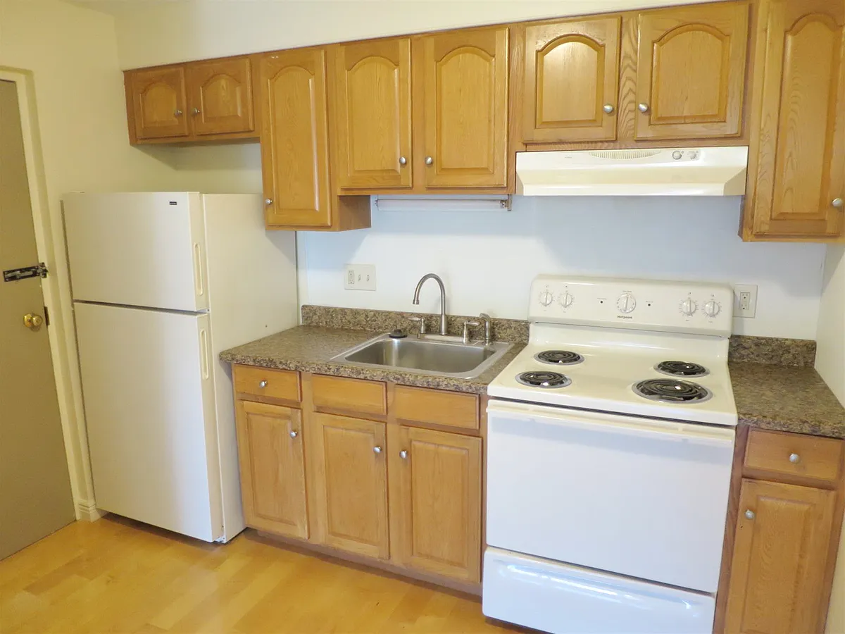 Building Photo - 21 Franklin St #8
