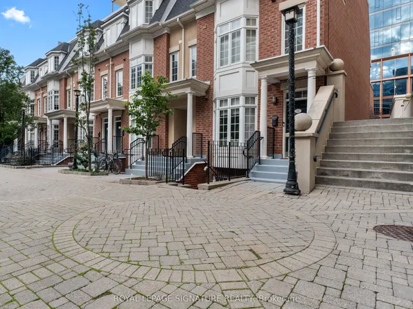 11 Niagara St Unit 8, Toronto, ON M5V 3N9