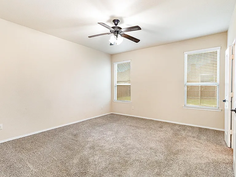 208 Whitman Dr — Photo 15