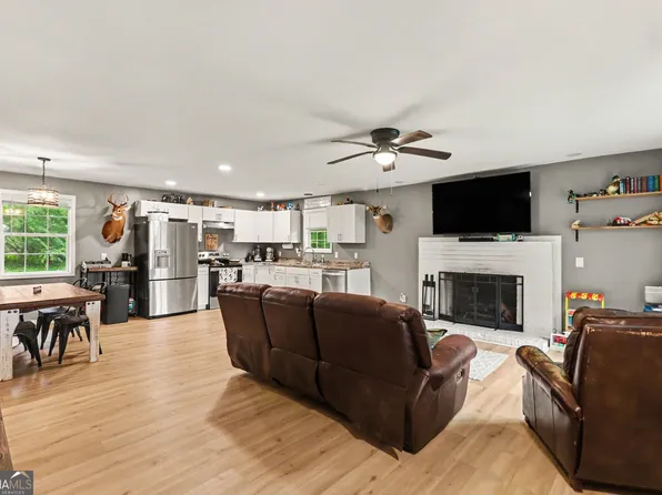 55 W Rocky St NE, White, GA 30184
