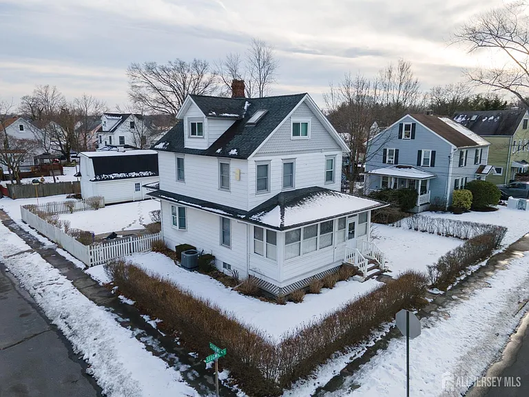 15 Sedgwick St — Photo 3