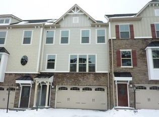874 Beacon Ln, Pittsburgh, PA 15237