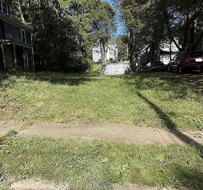 1st image of 102 Wescott St