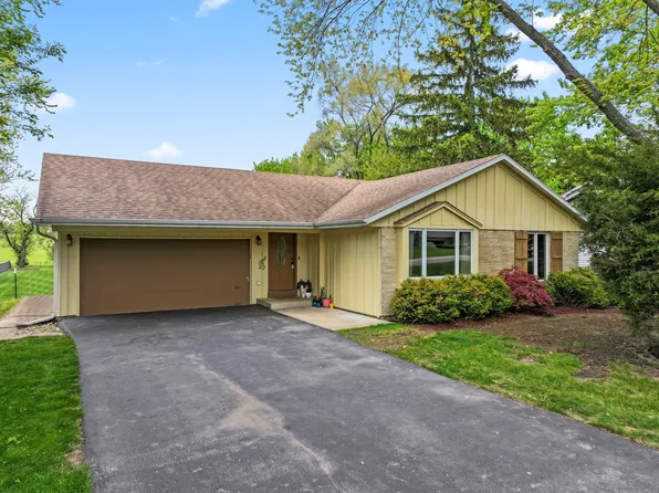 4205 Wildwood Dr, Crystal Lake, IL 60014