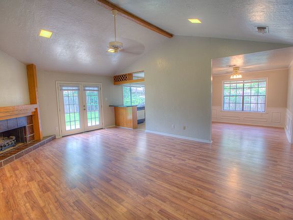 4th image of 1303 Austin Ave
