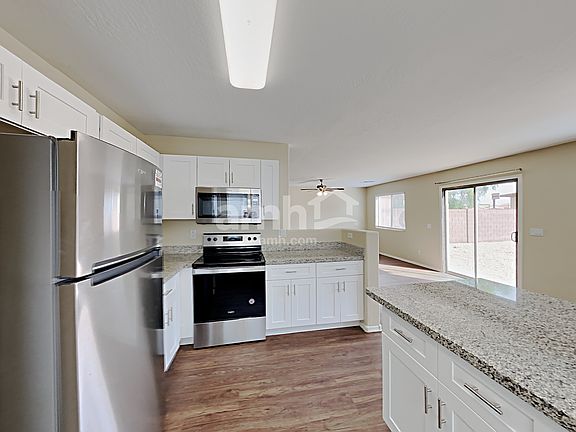4th image of 2811 S 83rd Dr