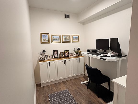 4th image of 19 Grand Trunk Cres #301