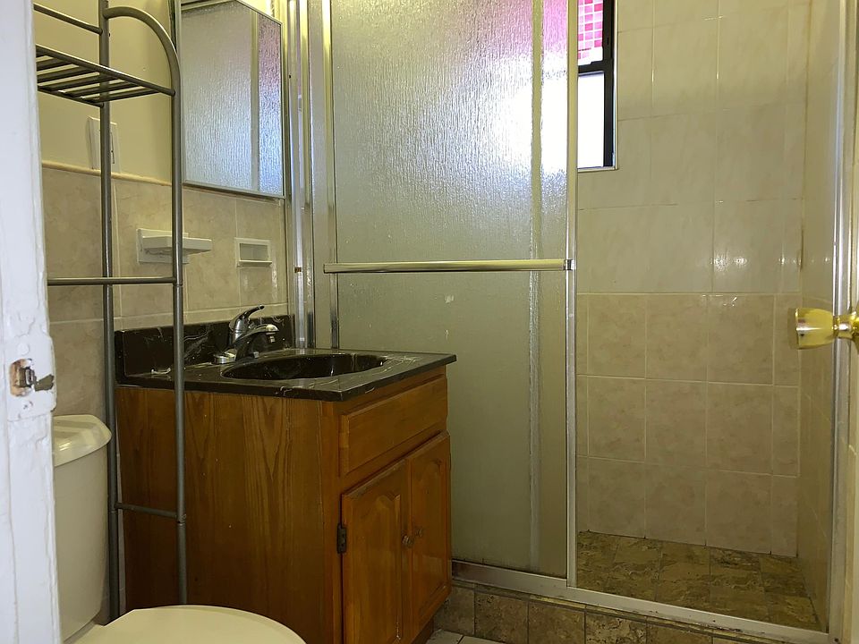 2nd image of 4606 Bowne St APT A3